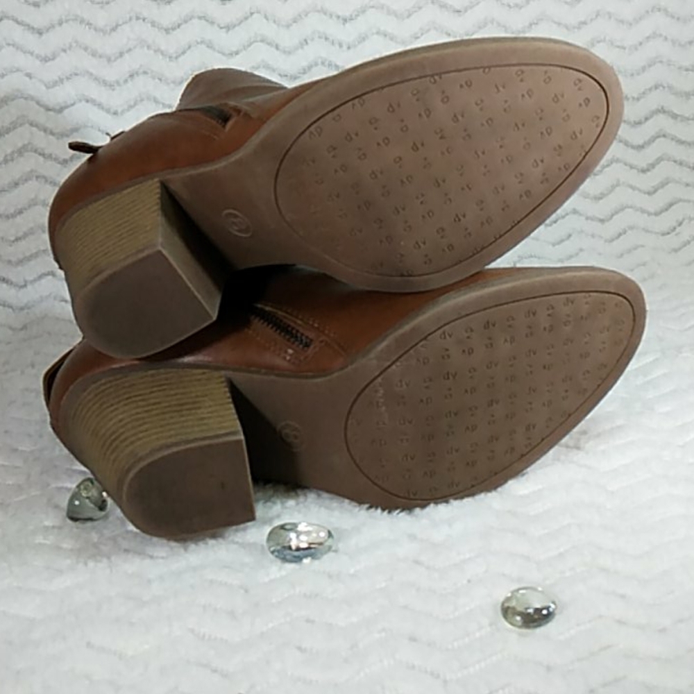 EUC DV by Dolce Vita Vegan Leather Ankle Booties - Picture 3 of 4